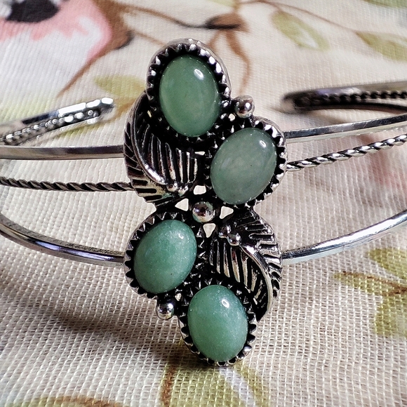 Vintage Adventurine Silver Tone Leaves Cuff Bracelet Light Green Oval Stones - Picture 4 of 12